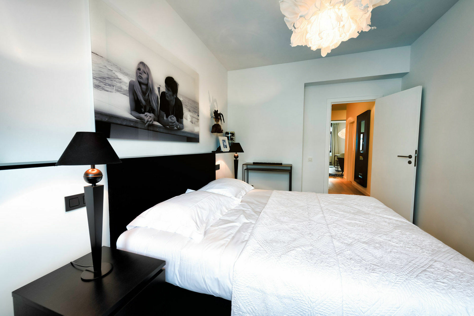 Charles Home - Grand Place Aparthotel Брюссель Экстерьер фото