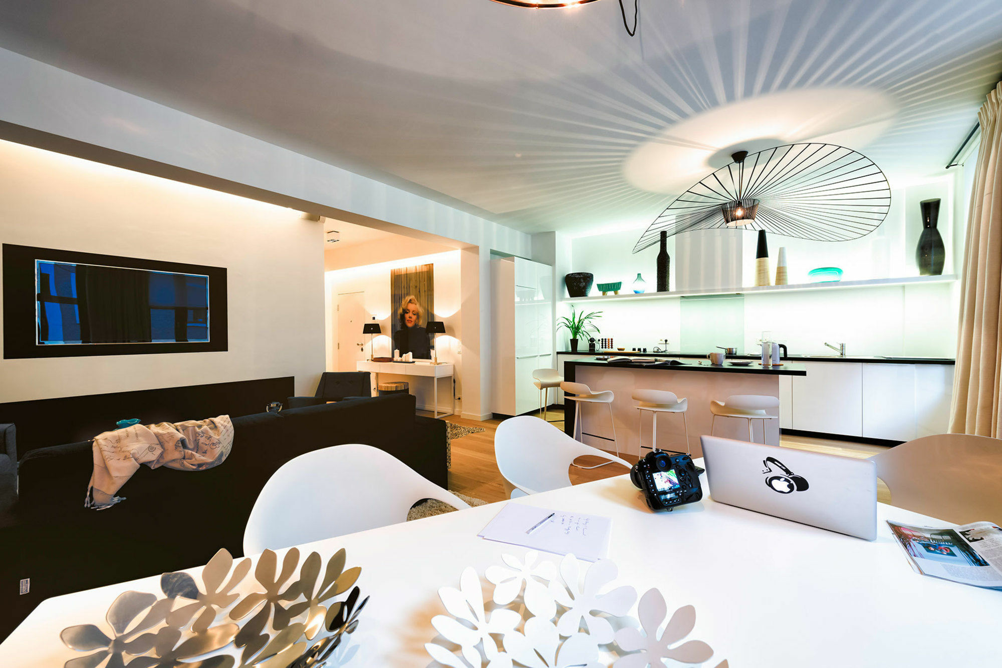 Charles Home - Grand Place Aparthotel Брюссель Экстерьер фото
