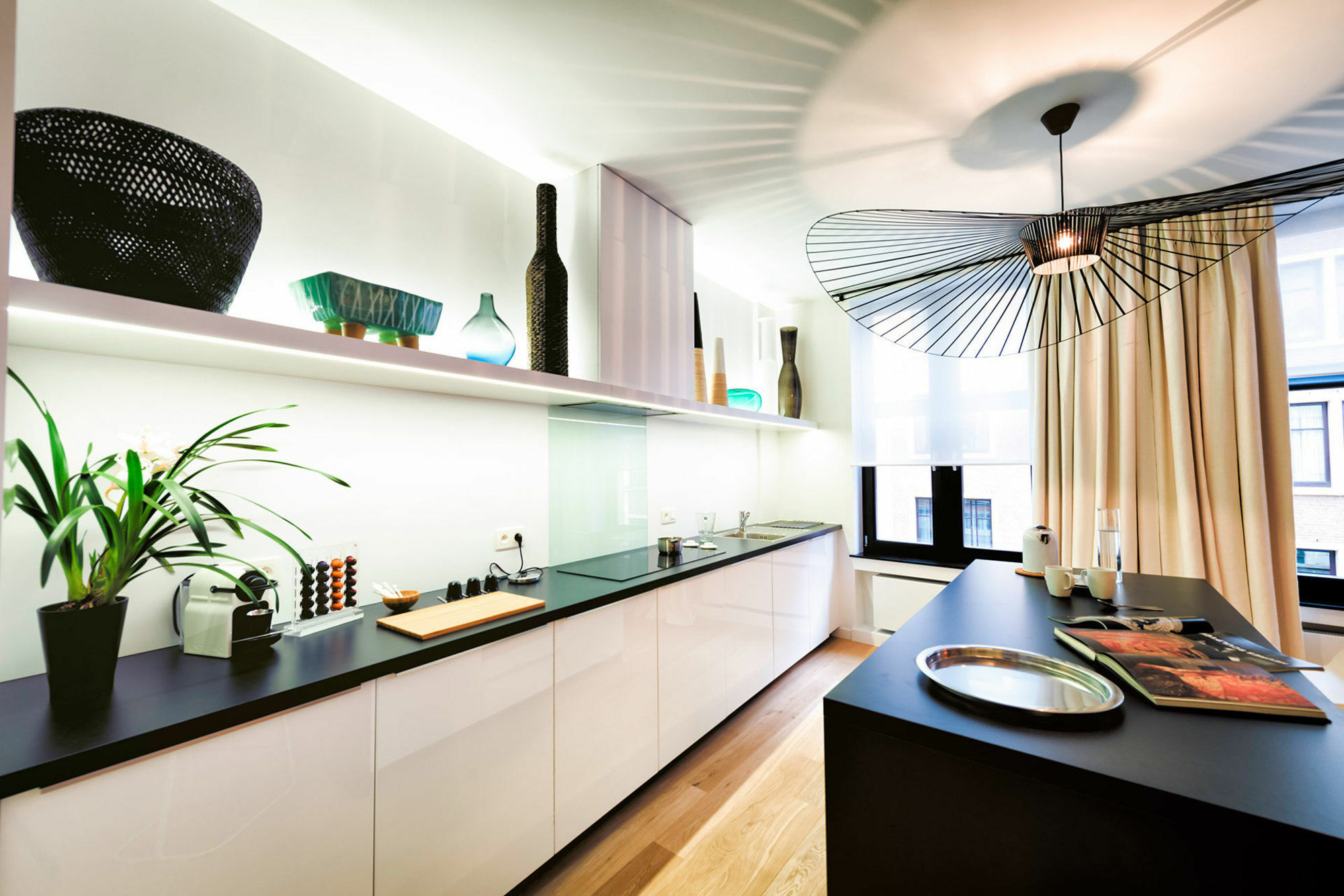 Charles Home - Grand Place Aparthotel Брюссель Экстерьер фото